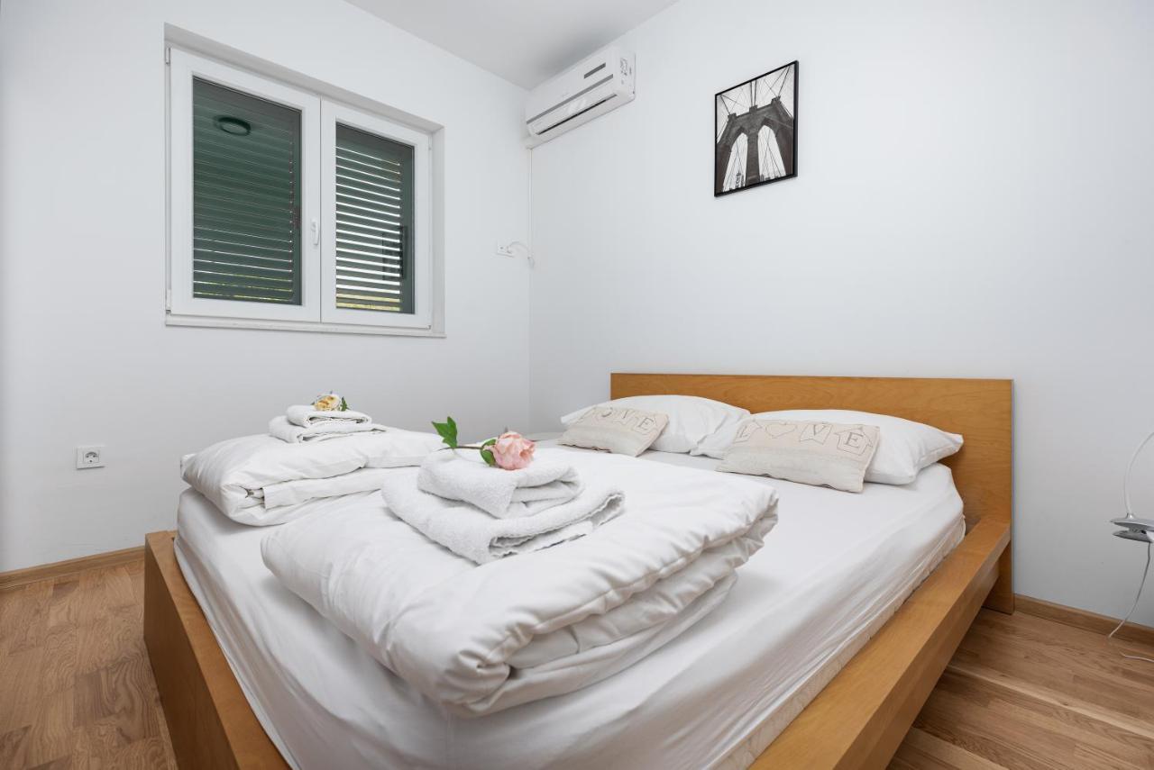 Apartment Ana Solin Bagian luar foto