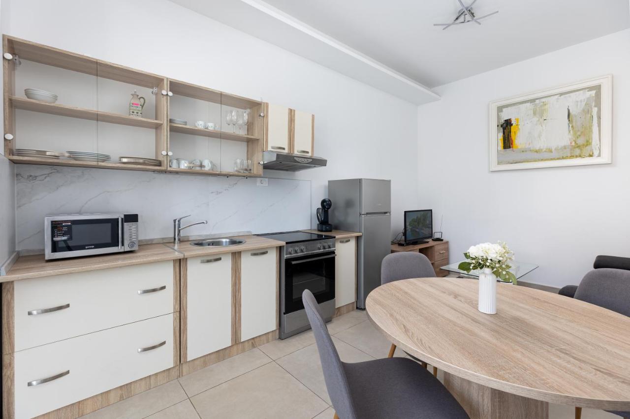 Apartment Ana Solin Bagian luar foto